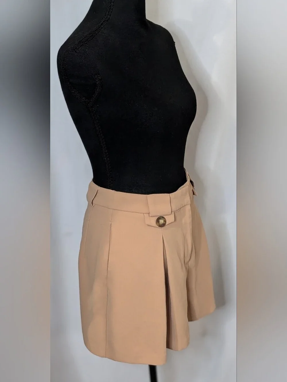 Express Shortie Extreme High Rise Pleated Tailored Shorts Tan Size 2